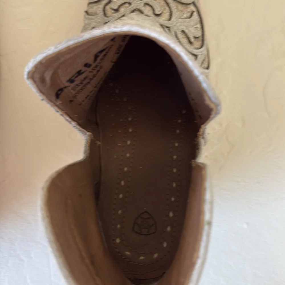 Ariat Women's Cutout Ankle Booties in Cream - Picture 4 of 10